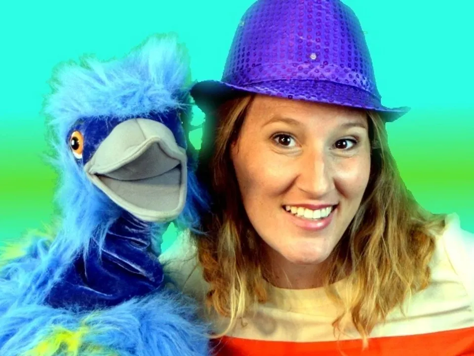 Actriz de Chameleon Theatre durante una actividad en inglés para colegios